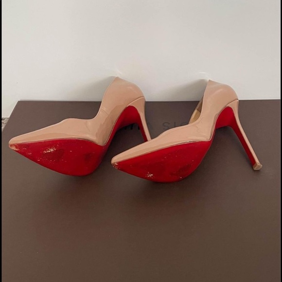 So Kate / Authentic
In good condition
Used *no box *no dust bag
Size 36 1/2 - Picture 3 of 4